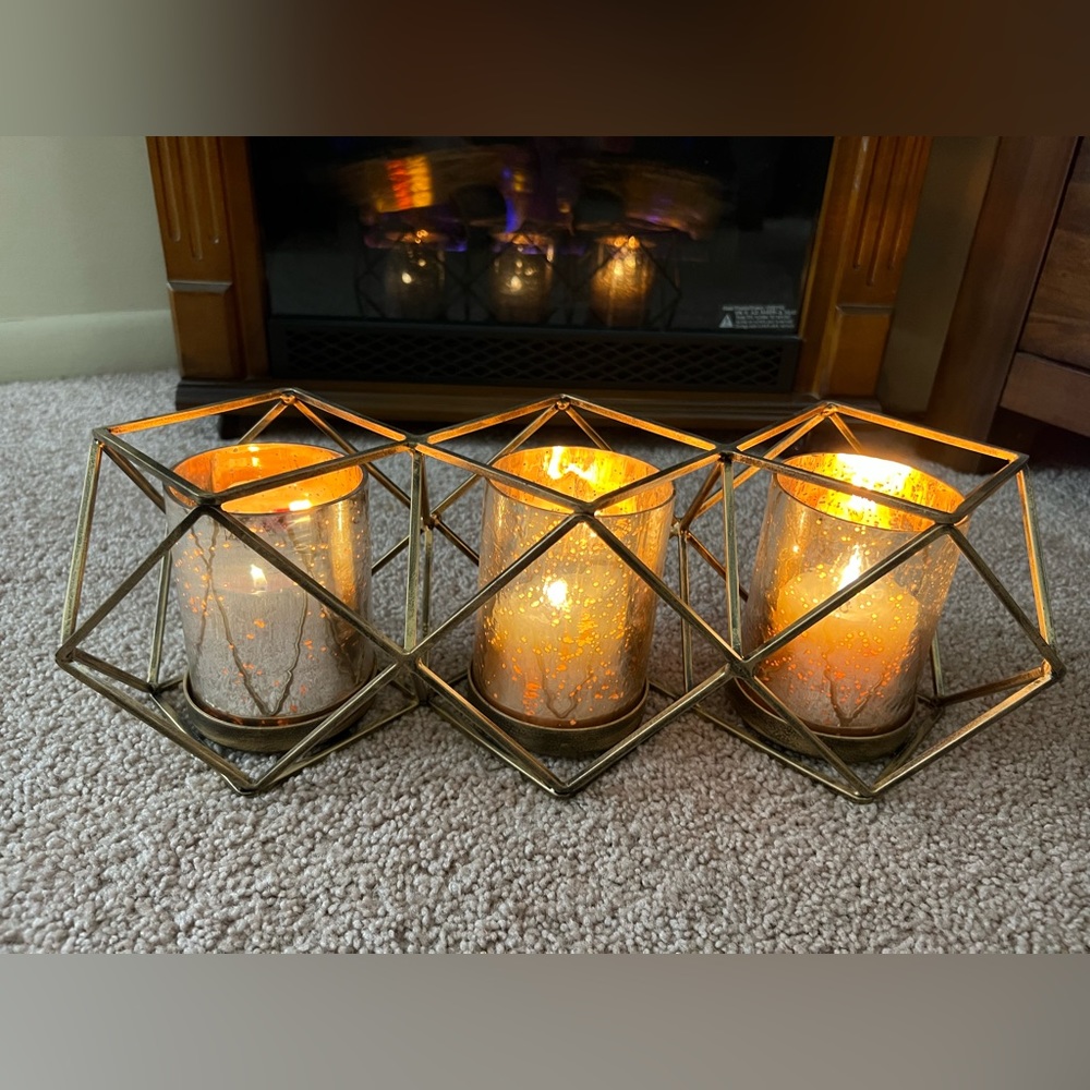 Candle centerpiece fits three candles